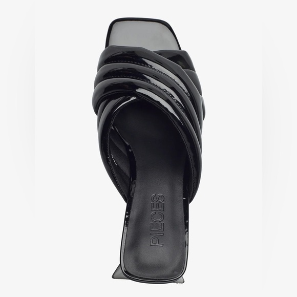 Sleek Black Mules with Glossy Finish - Picture 7 of 9